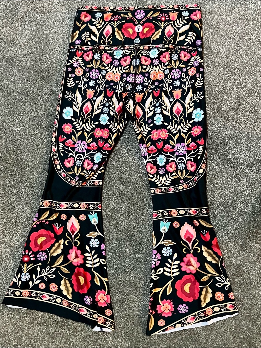 Yoga Democracy Sz XL Black Floral Bell-Bottom Leggings Fold-Over Waist Women’s - Picture 4 of 8